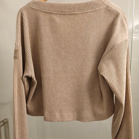 ALO Yoga Muse V-Neck Pullover Heather Gravel - Picture 11 of 14